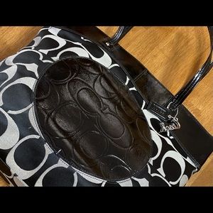 COACH SIGNATURE LAURA SHOULDER HANDBAG BLACK